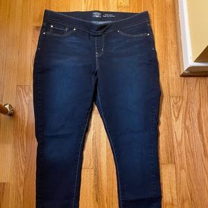 Levi Signature Pull on Shaping Jeans